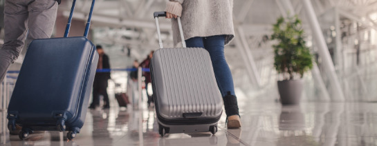 maletas modernas en aeropuerto