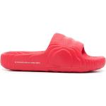 Sandalias planas rojas de goma rebajadas con logo adidas Adilette para mujer 