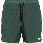 Shorts verdes de poliester de running con logo Nike Swoosh 