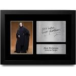 HWC Trading FR A4 Alan Rickman Harry Potter Severus Snape - Imagen de autógrafo firmada para fanáticos de la película Memorabilia - A4 enmarcado