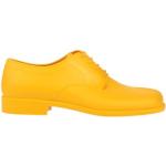 Zapatos amarillos de goma con puntera redonda con tacón cuadrado formales Maison Martin Margiela talla 39 para hombre 
