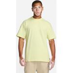 Camisetas deportivas orgánicas amarillas de algodón con logo Nike Essentials de materiales sostenibles 