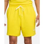 Pantalones cortos deportivos amarillos Nike para hombre 