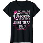 Queen Born in June 1977 - Cute Women 47th Birthday Camiseta