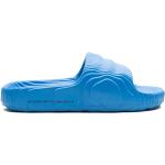 Sandalias planas azules de goma adidas Adilette para mujer 
