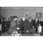 Schatzmix Blechschild Che Guevara in Der DDR Hands