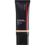 Bases fluidas con cobertura ligera Shiseido textura líquida para mujer 
