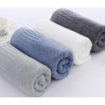 Juegos de toallas blancos de algodón 